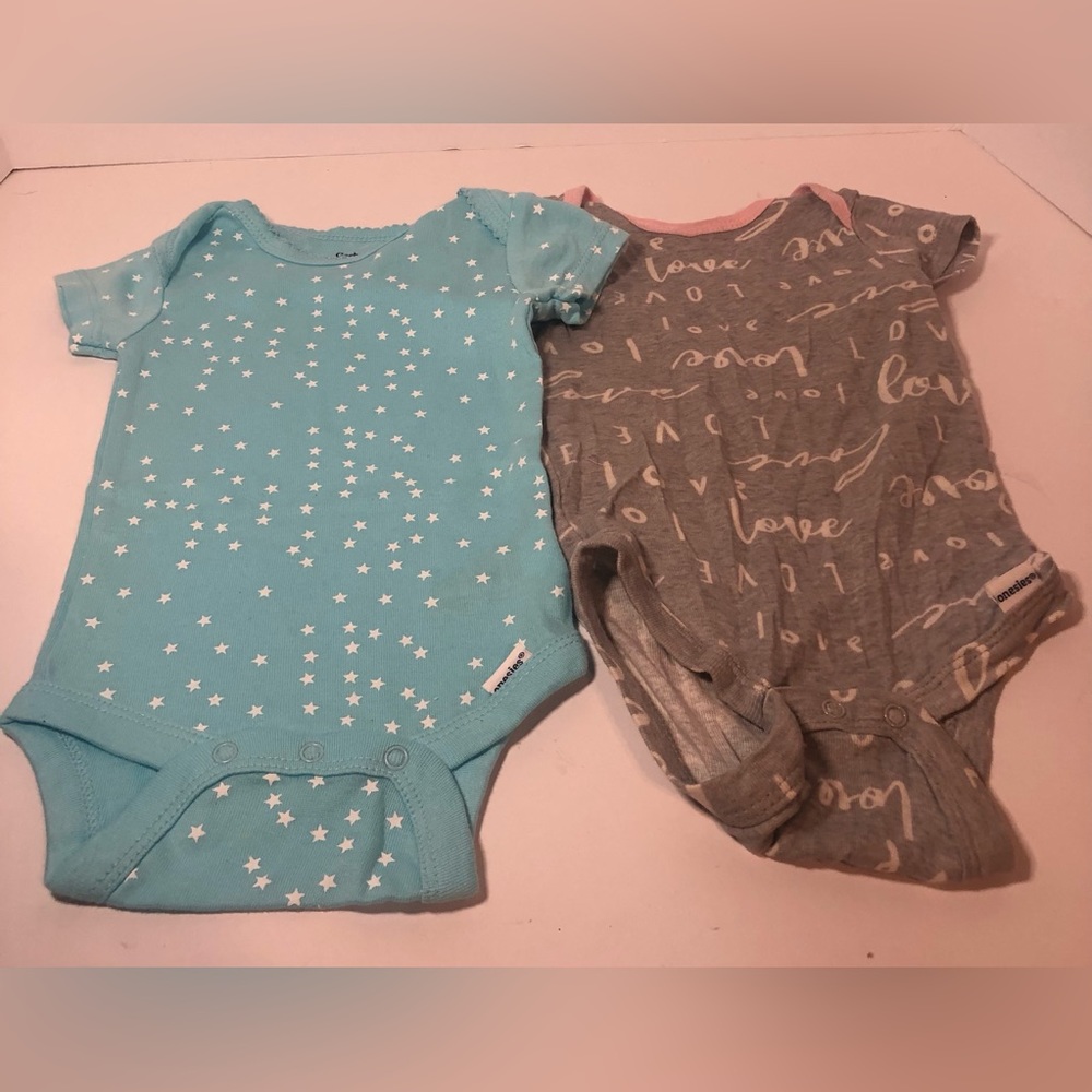 Gerber Baby Onesie 2 Pack Size 3-6month
